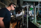 CQT科学家首次利用二维材料单光子发射器实现76.4%的平均量子效率